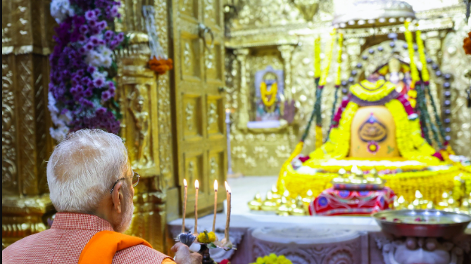 प्रधानमंत्री मोदी ने प्रथम ज्योतिर्लिंग श्री सोमनाथ मंद‍िर में की पूजा-अर्चना