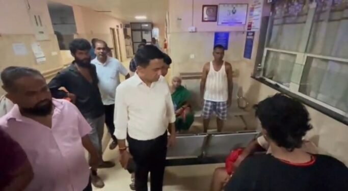 गोवा के लैराई देवी मंदिर में भगदड़, 6 की मौत, 50 से ज़्यादा हुए घायल   