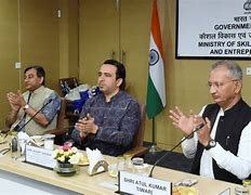 अब रोजगार, ट्रेनिंग, कोर्स और नजदीकी स्किल सेंटर्स से जुड़ी जानकारी म‍िलेगी व्हाट्सऐप पर