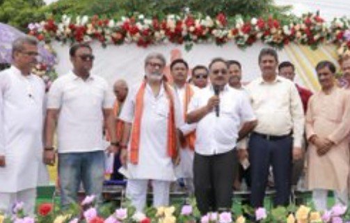 TMC ने स्वामी विवेकानंद और BJP ने नरेन्द्र कप फुटबॉल टूर्नामेंट किए शुरू