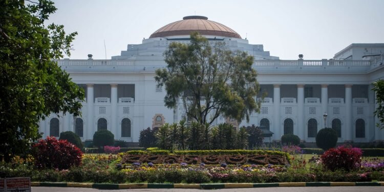 सीएम को छोड़कर अब से कोई भी विधायक व मंत्री सुरक्षा गार्ड या हथियार के साथ विधानसभा परिसर में नहीं कर सकेगा प्रवेश