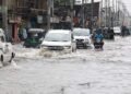 कोलकाता में मूसलाधार बारिश से हवाई, रेल और सड़क परिवहन हुआ प्रभावित, करंट लगने से 9 लोगों की हुई मौत