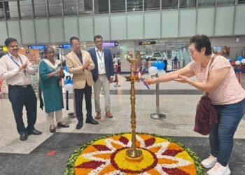 KOLKATA-CHINA DIRECT FLIGHT :  कोलकाता-गुआंगज़ौ उड़ान आज से हुई शुरू, प्रत‍िद‍िन बिना रुके होगी संचालित : एनएससीबीआई हवाई अड्डे के निदेशकडॉ. बेउरिया