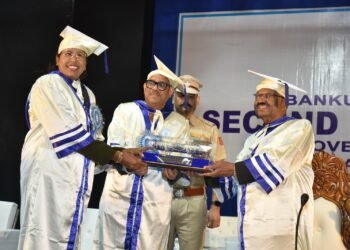 अपने भविष्य के लिए एक स्पष्ट दृष्टि विकसित करें छात्र : राज्‍यपाल बोस