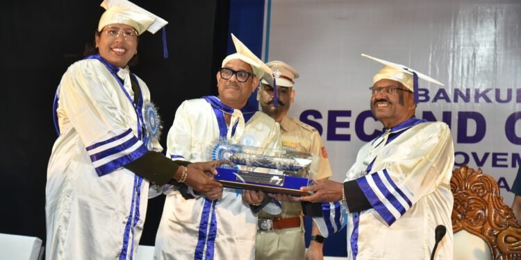 अपने भविष्य के लिए एक स्पष्ट दृष्टि विकसित करें छात्र : राज्यपाल बोस