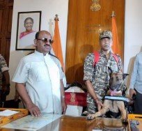 टीएमसी सांसद कल्याण बनर्जी के गोला बारूद के आरोप के बाद आज राज्यपाल के नेतृत्व में राजभवन में चला व्यापक तलाशी अभियान 