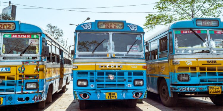 पश्चिम बंगाल में निजी बस संचालकों ने चुनाव ड्यूटी के लिए बसों की भुगतान दरों में वृद्धि की मांग की