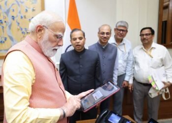 प्रधानमंत्री ने देश की जनता से अपने घर-परिवार का विवरण स्वयं दर्ज करने और जनगणना प्रक्रिया में भाग लेने की अपील की