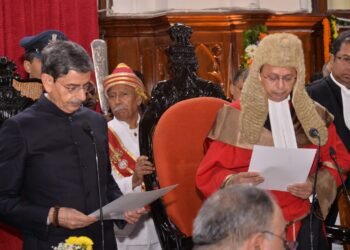 राज्यपाल आर. एन. रवि ने न्यायमूर्ति रवींद्र विठ्ठलराव घुगे को कलकत्ता उच्च न्यायालय के मुख्य न्यायाधीश पद की शपथ दिलाई