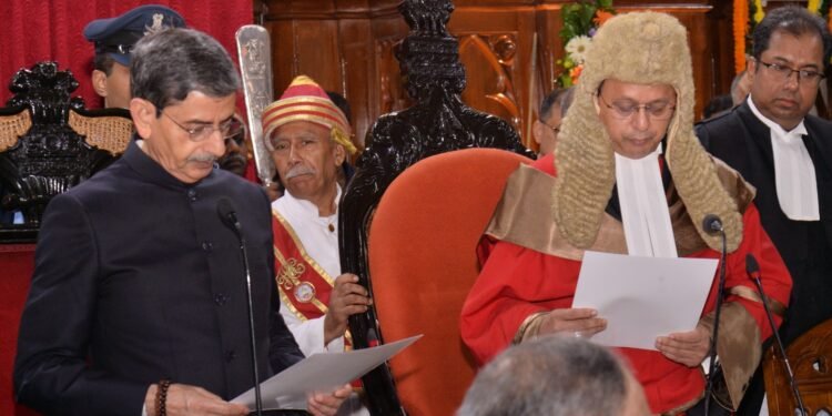 राज्यपाल आर. एन. रवि ने न्यायमूर्ति रवींद्र विठ्ठलराव घुगे को कलकत्ता उच्च न्यायालय के मुख्य न्यायाधीश पद की शपथ दिलाई