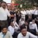 बैंकशाल कोर्ट में वकीलों पर अंडे फेंकने और हमला करने की घटना के खिलाफ वकीलों ने मार्च निकाला